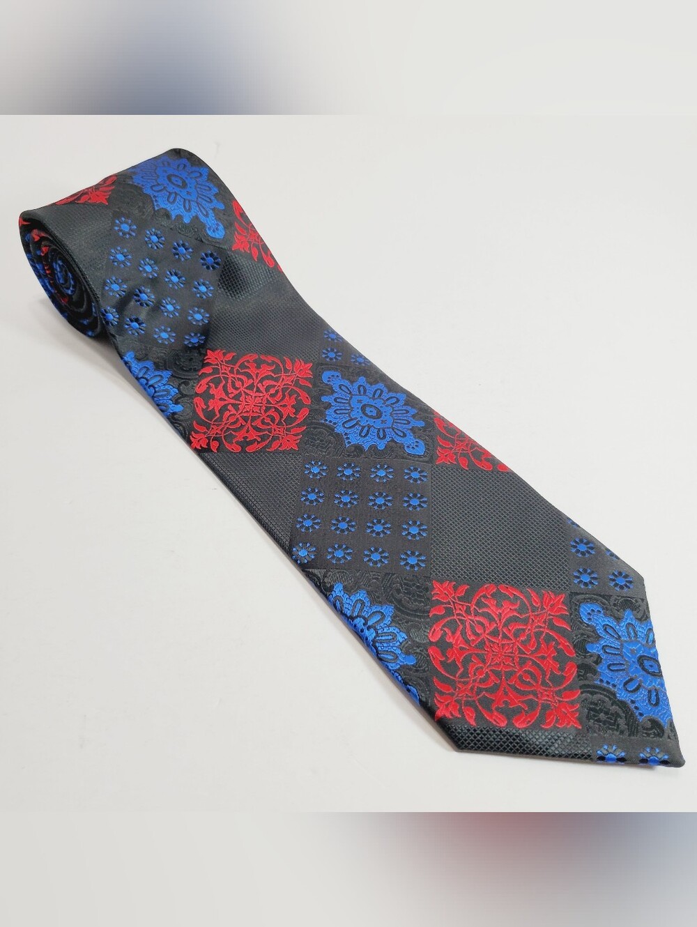 Prime Time Blue & Red Geometric Pattern Men's Neck Tie Jacquard Fabric 57x4"